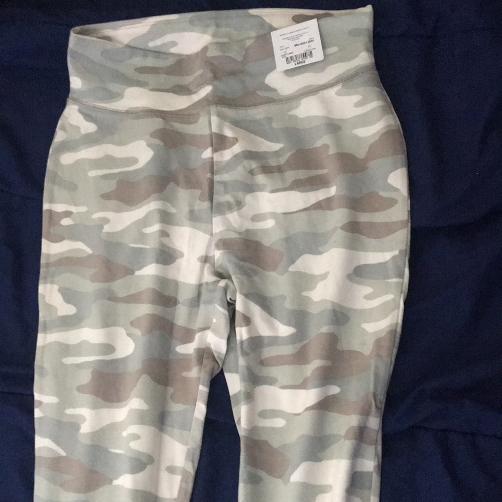 High Rise Camo Leggings 🥰. Never Worn‼️
